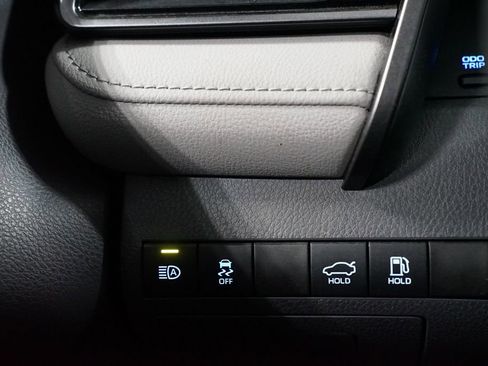 Certified 2020 Toyota Camry LE image 21