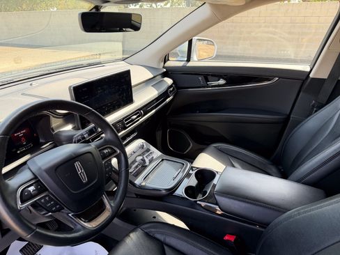 Used 2022 Lincoln Nautilus FWD w/ Premium Package image 10
