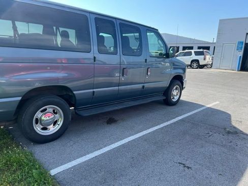 Used 2011 Ford E-150 and Econoline 150 Wagon w/ XLT Premium Pkg RWD image 10