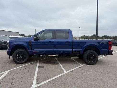 New 2026 Ford F250 Lariat w/ Black Appearance Package image 7