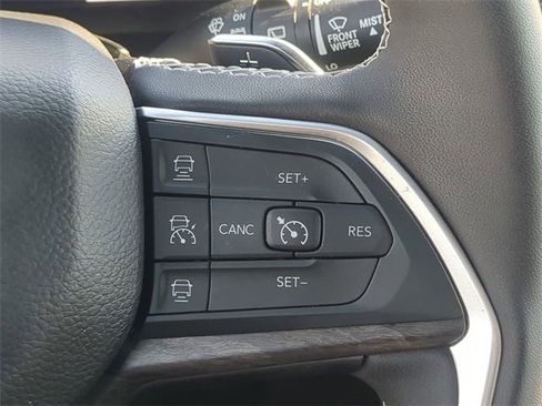 Used 2024 Jeep Grand Cherokee L Limited w/ Black Appearance Package image 32