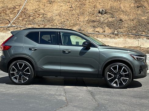 New 2026 Volvo XC40 B5 Ultra AWD/4WD image 3