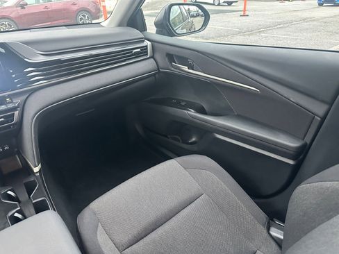 Used 2025 Toyota Camry LE image 34