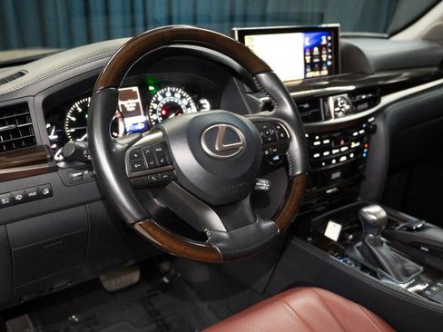Used 2019 Lexus LX 570 4WD w/ Luxury Package image 15