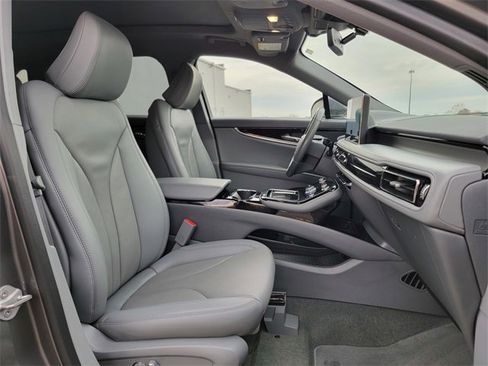 Certified 2023 Lincoln Nautilus Reserve image 24