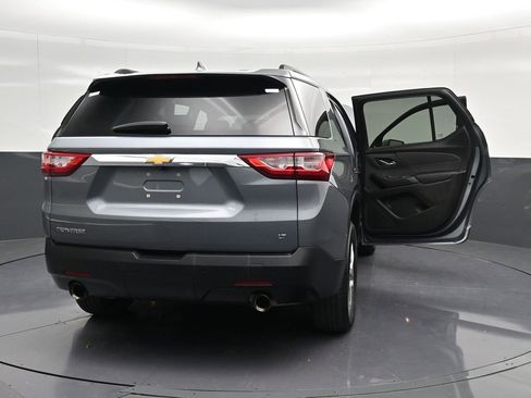 Used 2021 Chevrolet Traverse LT FWD image 40