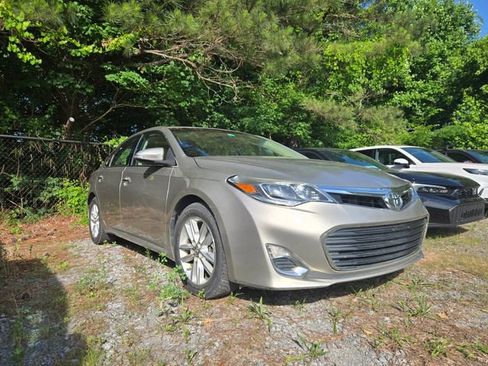 Used 2014 Toyota Avalon XLE FWD image 2