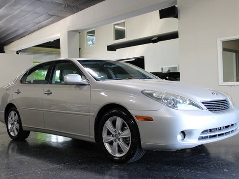 Used 2005 Lexus ES 330 FWD image 1
