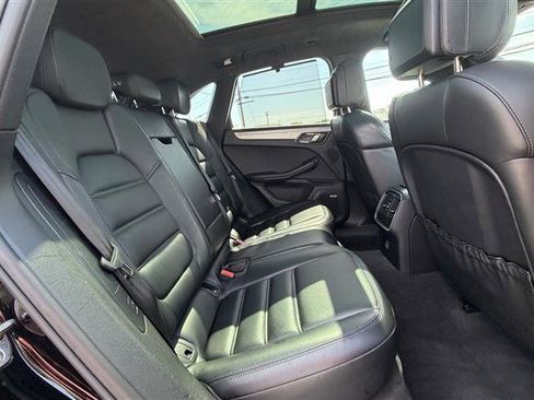 Used 2018 Porsche Macan Turbo AWD/4WD image 46