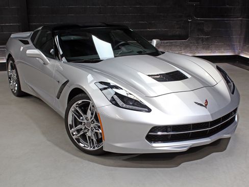 Used 2016 Chevrolet Corvette Stingray Coupe w/ 2LT Preferred Equipment Group RWD image 11