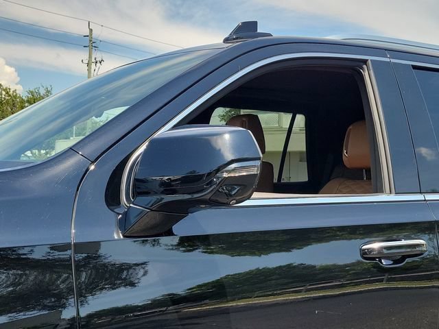 Used 2021 Cadillac Escalade Premium Luxury AWD/4WD image 12