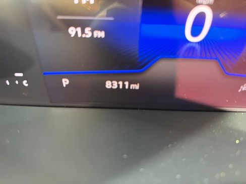 Certified 2025 Volkswagen Taos SE image 19