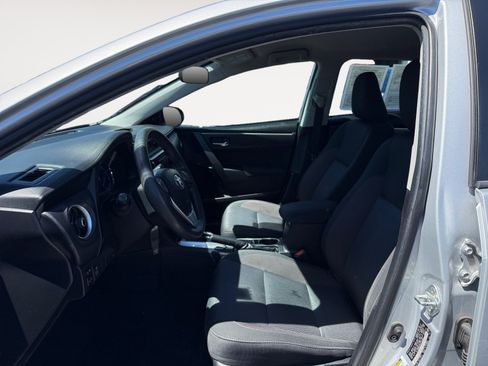 Used 2018 Toyota Corolla LE FWD image 10