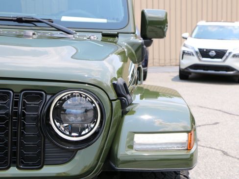 Used 2024 Jeep Wrangler High Altitude AWD/4WD image 11