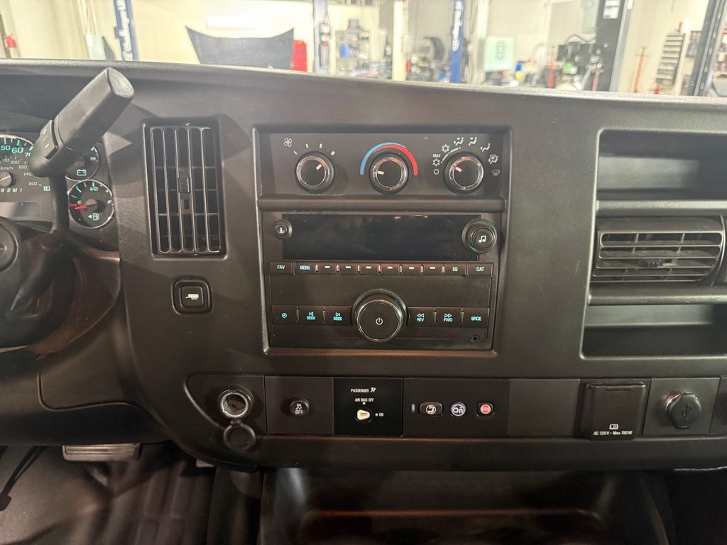 Used 2018 GMC Savana 2500 w/ Driver Convenience Package RWD image 23