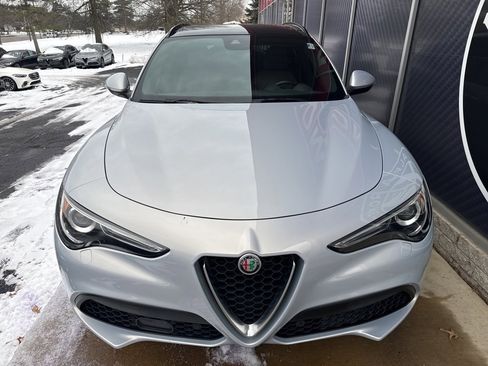 Used 2023 Alfa Romeo Stelvio Ti image 9