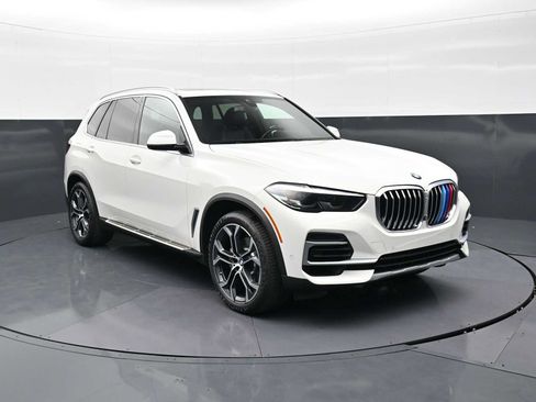 Used 2022 BMW X5 sDrive40i w/ Premium Package RWD image 3