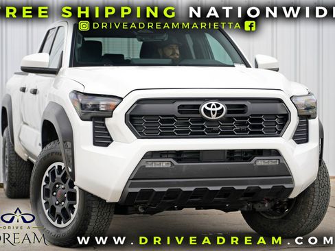 Used 2024 Toyota Tacoma TRD Off-Road image 2