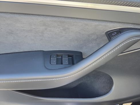 Used 2023 Tesla Model Y Performance image 26