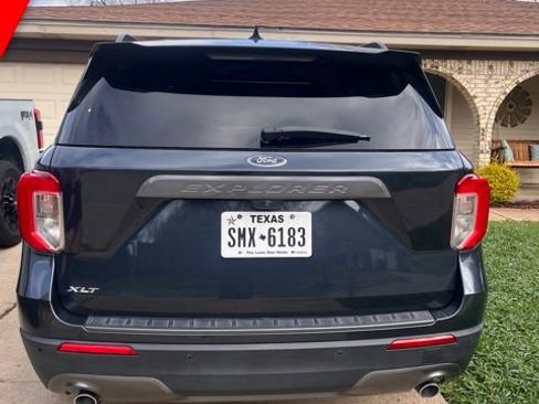 Used 2022 Ford Explorer XLT w/ Equipment Group 202A image 2