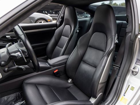 Certified 2017 Porsche 911 Carrera 4S image 5