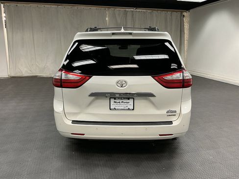Used 2018 Toyota Sienna Limited Premium w/ Protection Package FWD image 4