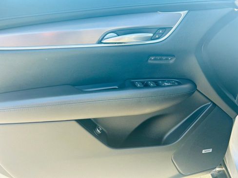 Used 2017 Cadillac XT5 Luxury image 21