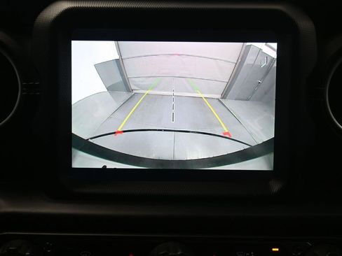 Used 2020 Jeep Wrangler Unlimited Sahara image 18