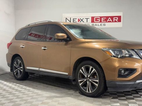 Used 2017 Nissan Pathfinder Platinum w/ Family Entertainment Package FWD image 2