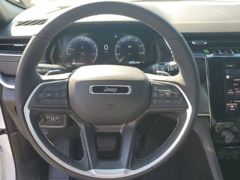 New 2025 Jeep Grand Cherokee Altitude image 29