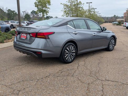 Used 2024 Nissan Altima 2.5 SV image 4