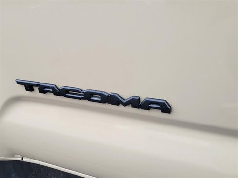 Used 2020 Toyota Tacoma TRD Off-Road image 7