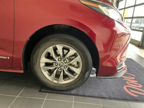 Used 2021 Toyota Sienna LE FWD image 5