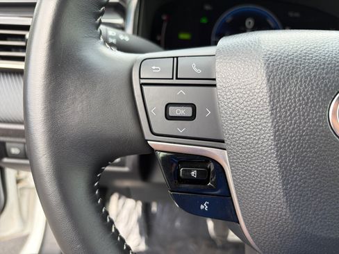 Used 2025 Toyota Camry SE FWD image 14