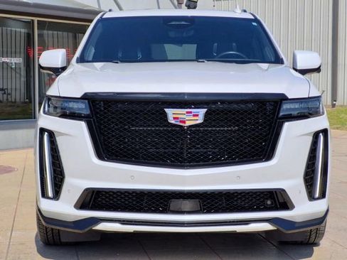 Used 2023 Cadillac Escalade ESV V AWD/4WD image 2