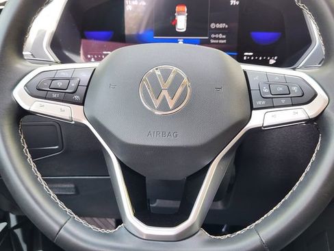 Used 2022 Volkswagen Tiguan SE AWD/4WD image 25