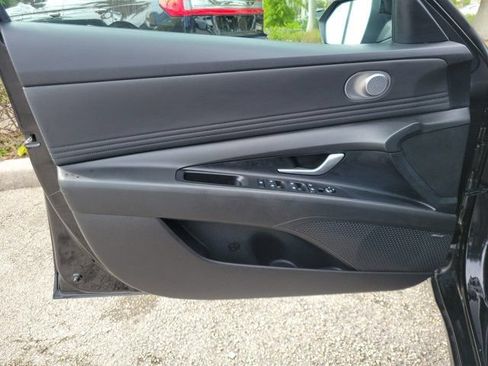 Certified 2023 Hyundai Elantra Limited FWD image 11
