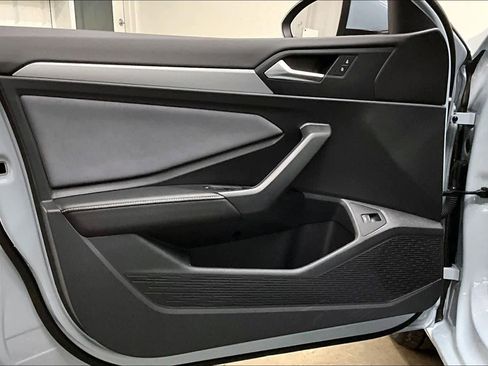 Used 2025 Volkswagen Jetta SE w/ Black Wheel Package image 25