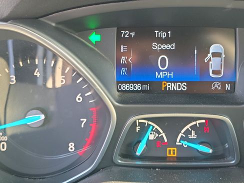 Used 2018 Ford Escape SE FWD image 25