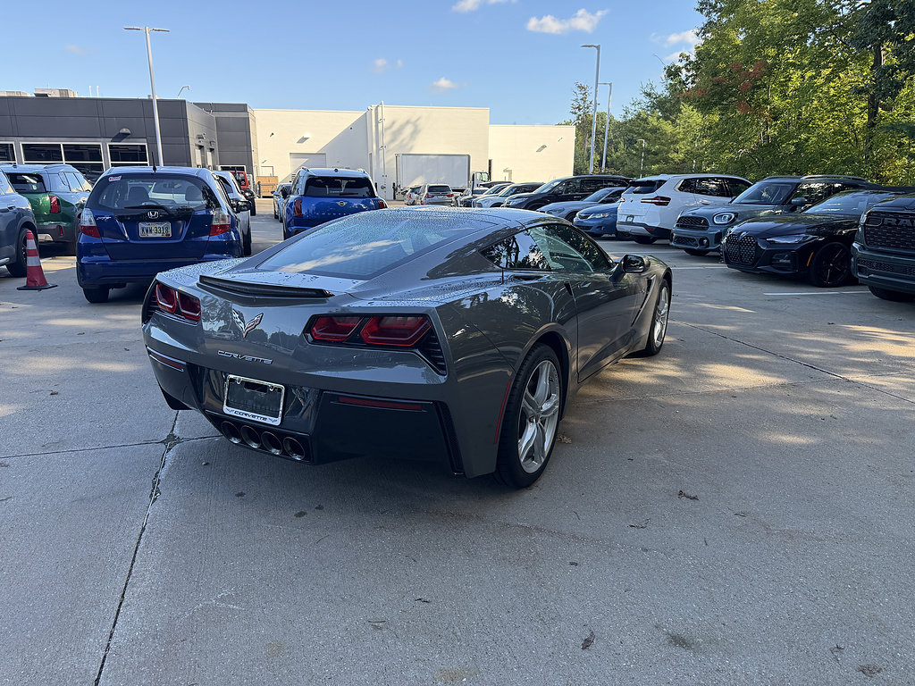 Used 2016 Chevrolet Corvette Stingray Coupe RWD image 3