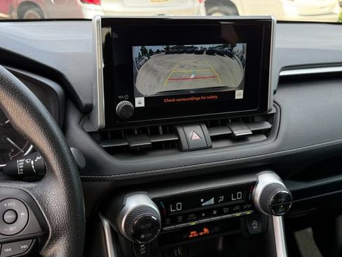 Used 2025 Toyota RAV4 XLE FWD image 16