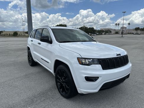 Used 2021 Jeep Grand Cherokee Laredo X AWD/4WD image 16