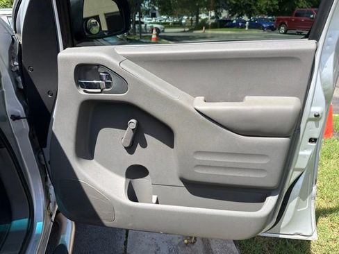 Used 2015 Nissan Frontier S RWD image 26