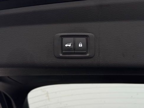 Used 2025 Mitsubishi Outlander SE image 11