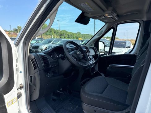 Used 2025 RAM ProMaster 2500 w/ Convenience Group FWD image 9