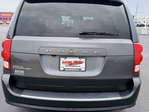 Used 2019 Dodge Grand Caravan SE w/ UConnect Hands-Free Group image 5