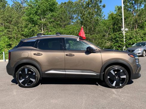 New 2026 Nissan Kicks SR w/ Cold Weather Package FWD image 2