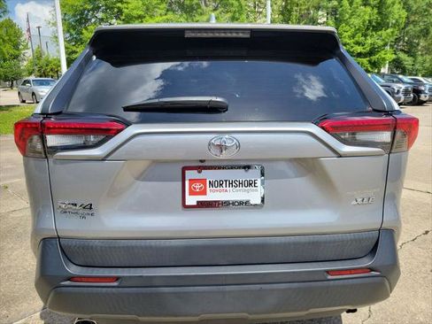 Certified 2022 Toyota RAV4 XLE w/ Convenience Package FWD image 5