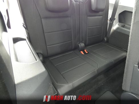 Used 2020 Volkswagen Tiguan SE w/ Panoramic Sunroof Package FWD image 40