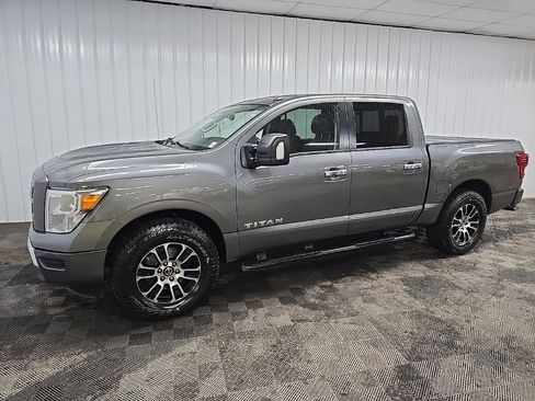 Used 2021 Nissan Titan SV w/ SV Convenience Package image 6